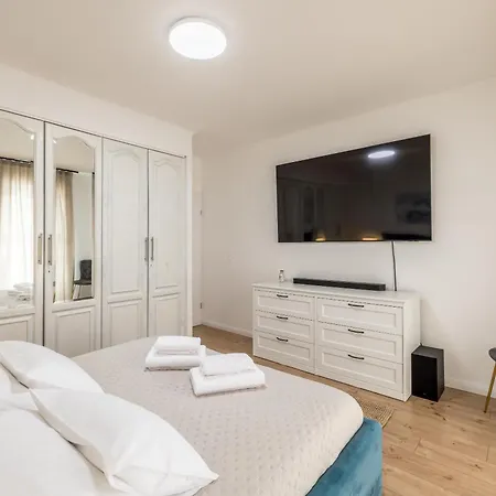 Apartment With Rated Breakfast Zap *