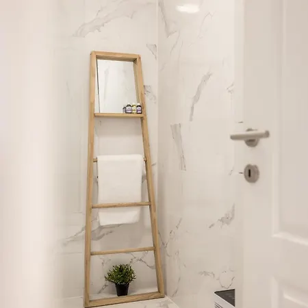 Apartment With Rated Breakfast Zap Split