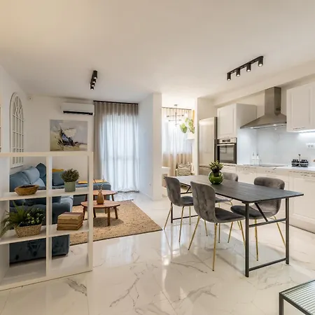 Appartement With Rated Breakfast Zap Split