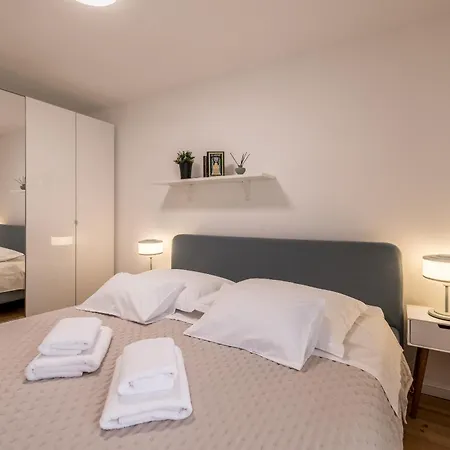 Apartman With Rated Breakfast Zap